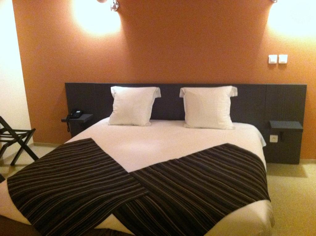 Fasthotel Le Rale Des Genets - Un Hotel Fh Collection Dun-sur-Meuse Værelse billede